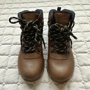 Magellan Outdoors Boys Waterproof Hiking Boots Size 2D